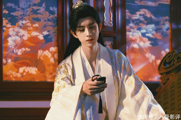 配资信息网 《朝雪录》：一见钟情具象化了，李兰迪、敖瑞鹏合作，甜出新高度